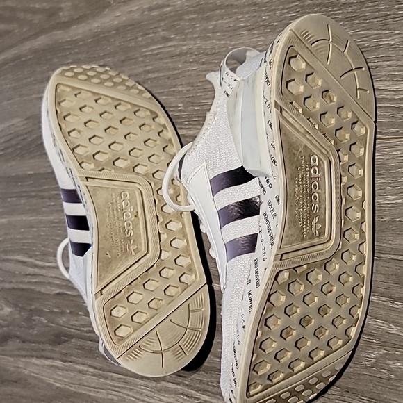  Adidas NMD R1 - Picture 4 of 6